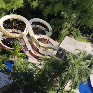 Golden Dolphin Grand Piscinas 24 Hs , Caldas Novas Brasil